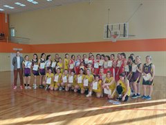 Саянские баскетболисты держат первенство