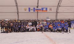 Первенство по хоккею проходит в Саянске