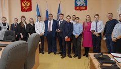 Вручили конституцию и паспорта