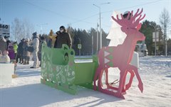 Чудесные новогодние сани украсили Саянск
