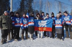 В валенках и с клюшкой в руках!