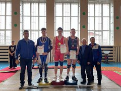 Десять медалей в копилке саянских тяжелоатлетов