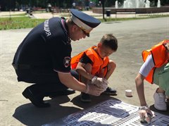 Внимание пешеход: возьмите ребенка за руку!