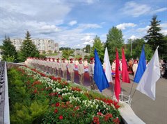 В Саянске  развернули 20-метровый триколор в День флага России