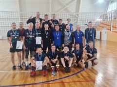Золото и бронза – у саянских волейболистов