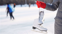 Для саянцев начали готовить ледовые корты