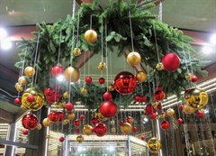 Объявлен городской конкурс «Новогодний портал» на лучшее праздничное оформление предприятий потребительского рынка