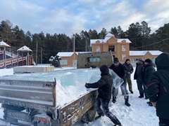 Началось строительство ледового городка