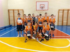 Серебряные награды саянских баскетболистов