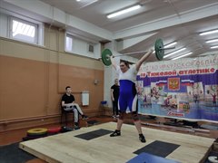 Чемпионат и первенство Саянска по тяжелой атлетике прошло сегодня на городском стадионе