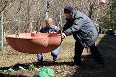 В городе началась установка вазонов