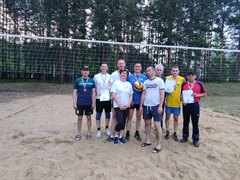 Сильнейшие в пляжном волейболе – медики и чиновники