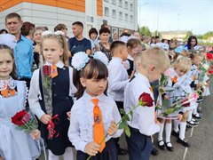 Мэр города Саянска по традиции посетил торжественные линейки в школах