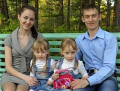 Саянцы - в числе почетных семей области