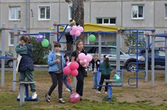 Праздник двора для взрослых и детей прошел сегодня в микрорайоне Строителей