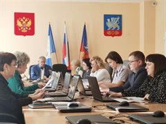 Состоялось очередное заседание комиссии по делам несовершеннолетних и защите их прав муниципального образования «город Саянск» под председательством заместителя мэра городского округа по социальным вопросам Александра Ермакова