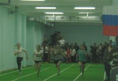 В манеже городского стадиона прошли первые соревнования