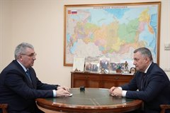 Губернатор Иркутской области Игорь Кобзев провел рабочую встречу с исполняющим обязанности мэра Саянска Александром Ермаковым