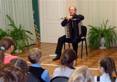 В Саянске прошел творческий вечер солиста Новосибирской филармонии Владимира Никулина