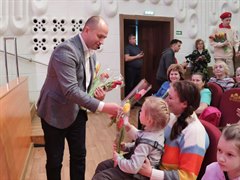 «Быть прекраснее весны»