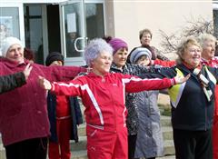 Совет ветеранов провел зарядку на свежем воздухе