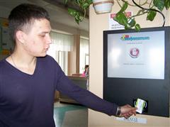 В школе №6 установлена электронная система контроля доступа в учреждение и расчета за питание