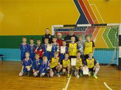 В открытом первенстве Саянска по футболу на призы ООО «Союз-Центр+» приняли участие 15 команд региона