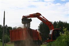 Идут работы по планировке площадки под стационарный комплекс Снежного городка