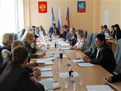 Инициативы главы города: мэр Олег Боровский предлагает запланировать в местном бюджете средства на подъемные и оплату арендуемого жилья для молодых специалистов бюджетной сферы