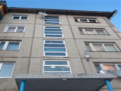 В подъездах дома №17 микрорайона Юбилейного установлены пластиковые окна