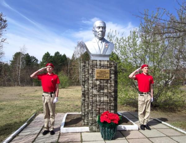 В школе № 4 состоялся митинг Победы «Вахта памяти»