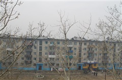 Мэр Саянска Олег Боровский провел рабочее совещание с выездом в микрорайон Промбаза, где 28 апреля произошел пожар в жилом доме