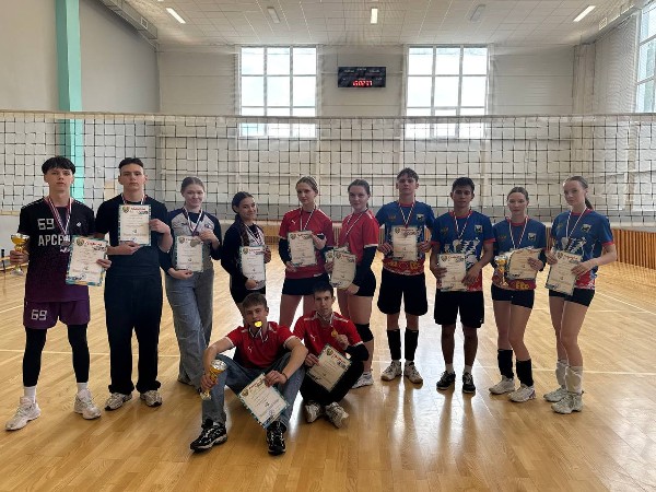 Открытый парковый турнир по волейболу среди смешанных команд