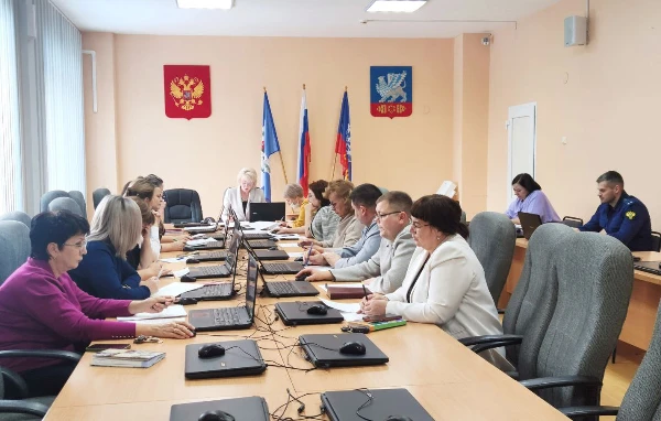 Заседание Комиссии по делам несовершеннолетних и защите их прав