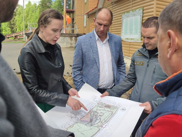 Сегодня в Саянске работает депутат Законодательного Собрания Иркутской области Дмитрий Мясников.