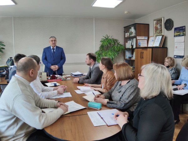 Еженедельное планерное совещание с руководителями структурных подразделений администрации