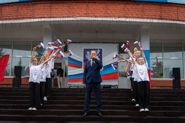 Торжественный митинг, посвящённый Дню Государственного флага Российской федерации