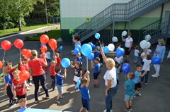 Флаг у нас прекрасный — белый, синий, красный!