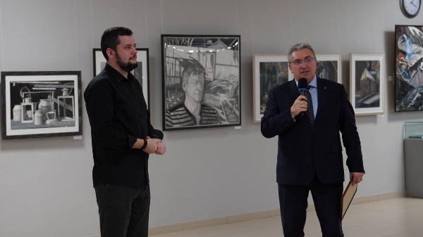 Две стороны