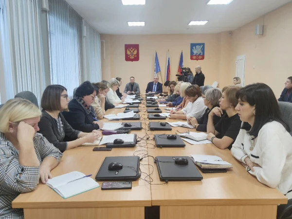 Сегодня мэр города провел большое планерное совещание