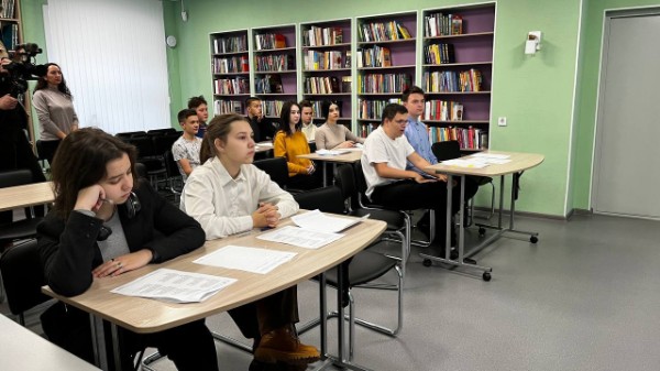 "Народов много - страна одна"