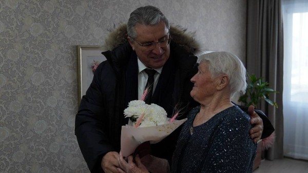 Только раз в году