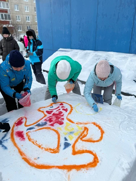 Рисовали на снегу, а не на бумаге!